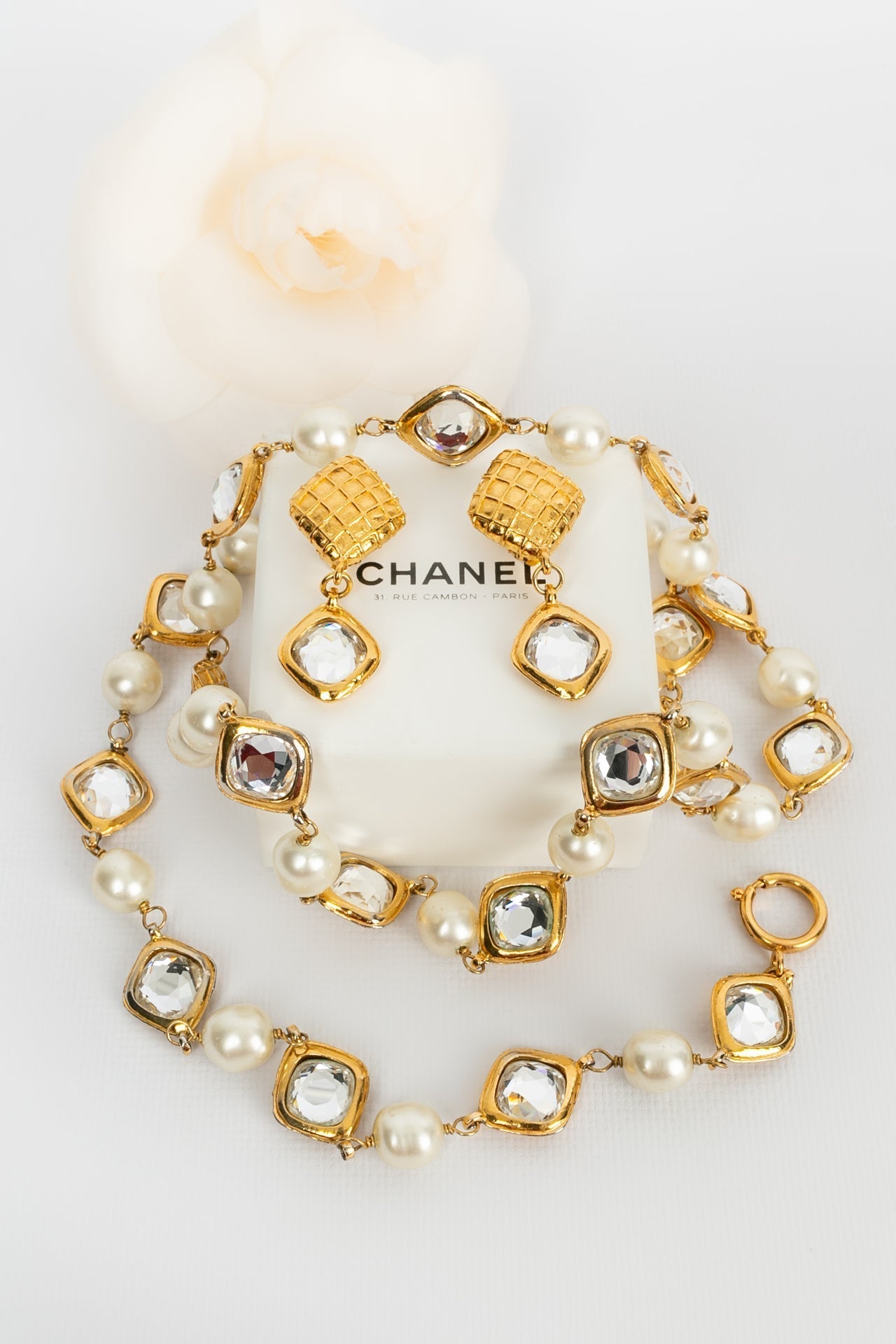 Parure perlée et strassée Chanel