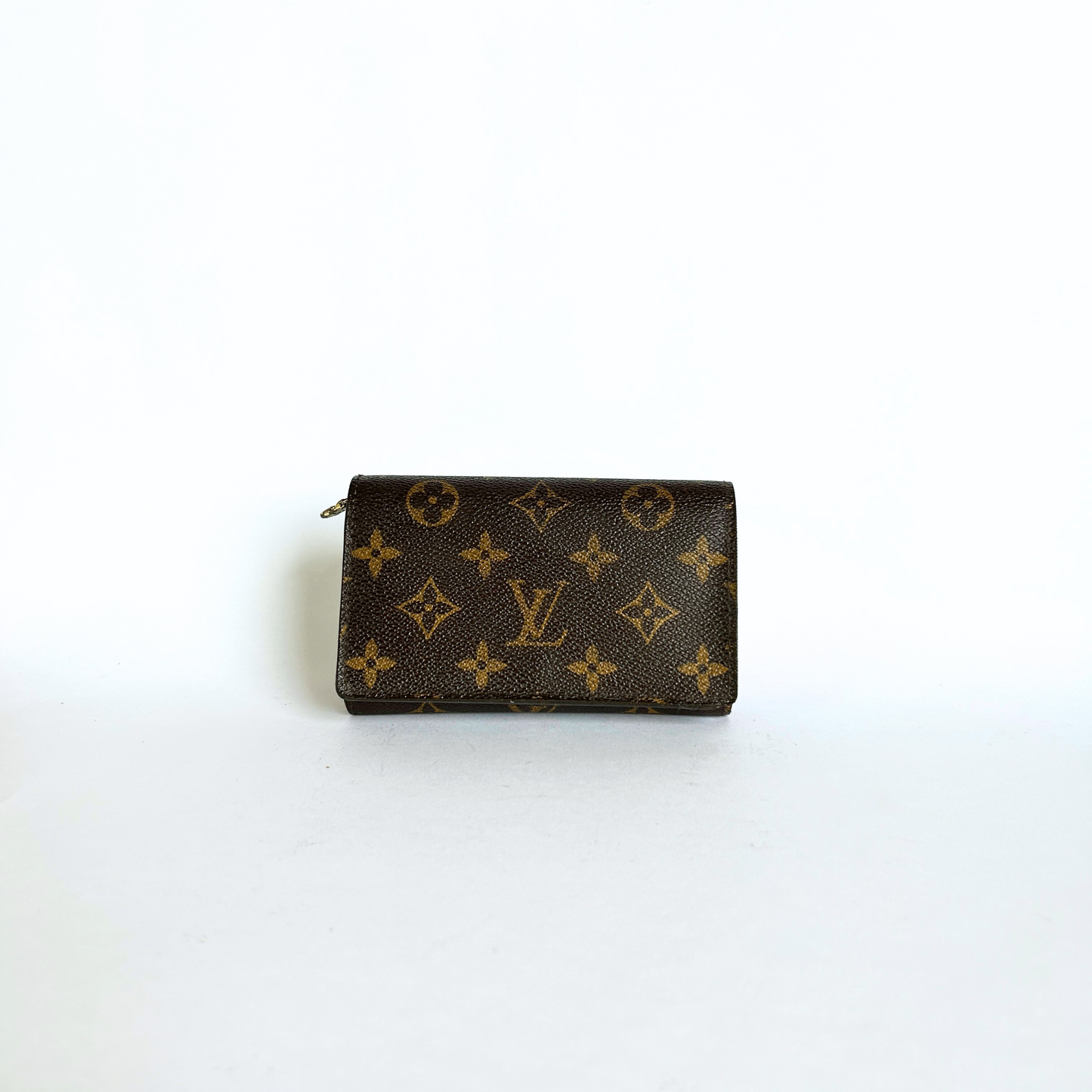 Louis Vuitton Medium Wallet in Monogram Canvas