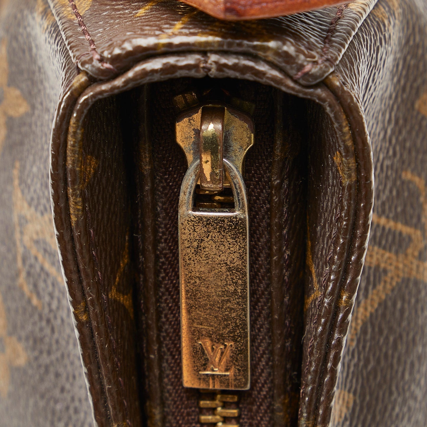 LOUIS VUITTON Monogram Looping MM Shoulder Bag