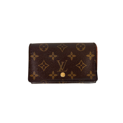 Louis Vuitton Medium Wallet in Monogram Canvas