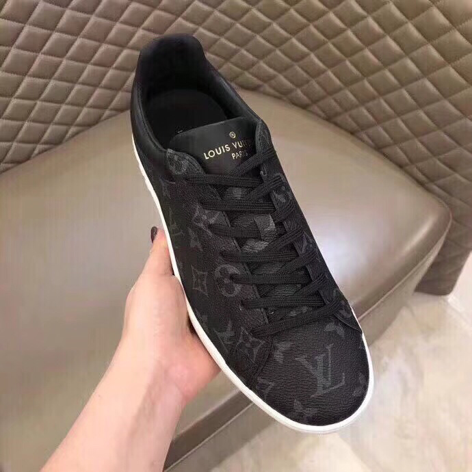 The Bags Vibe - New Arrival Louis Vuitton Sneaker 060