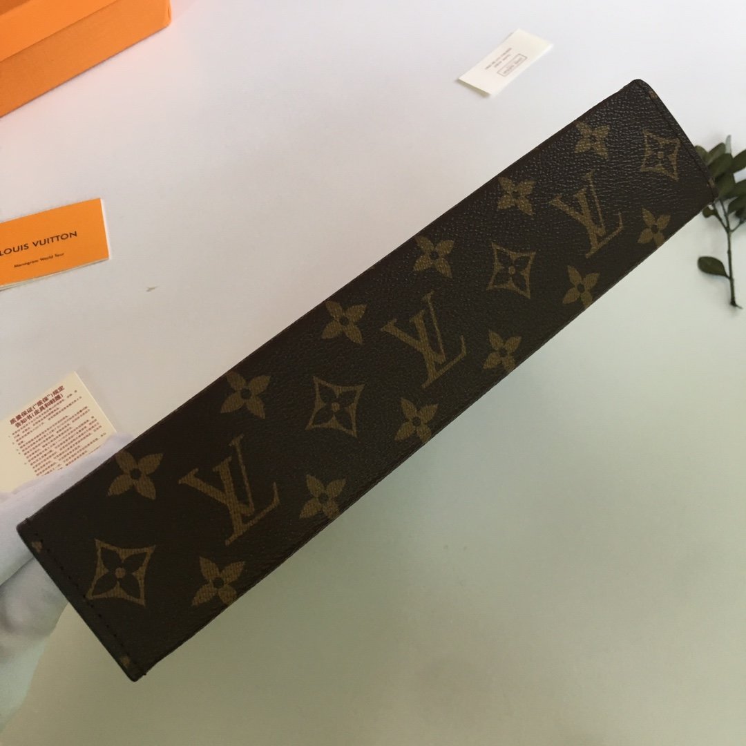 LOUIS VUITTON TOILETRY POUCH