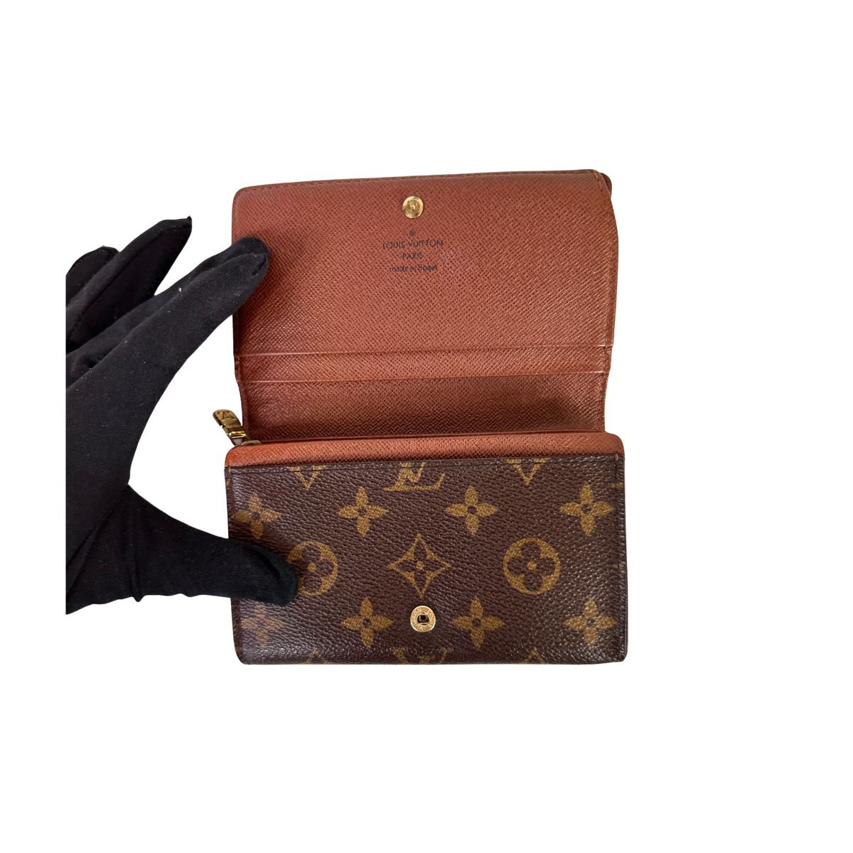 Louis Vuitton Medium Wallet in Monogram Canvas