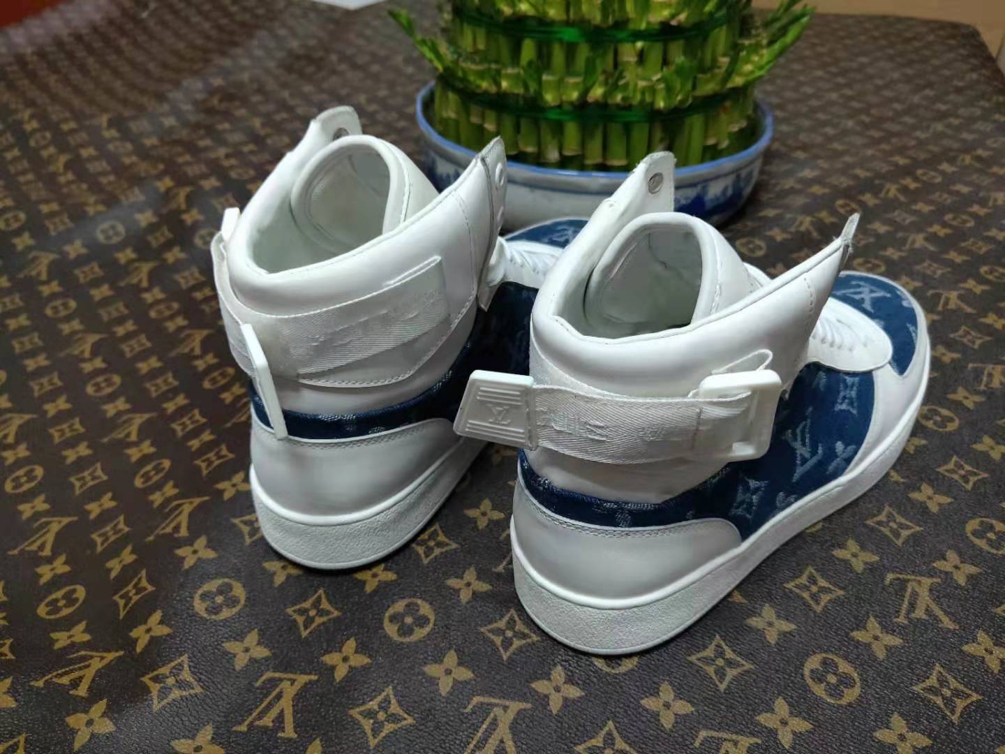 The Bags Vibe - Louis Vuitton Rivoli White Blue Sneaker