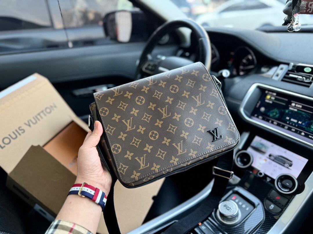 LV District Bag in Monogramme Eclipse Canvas-Grey