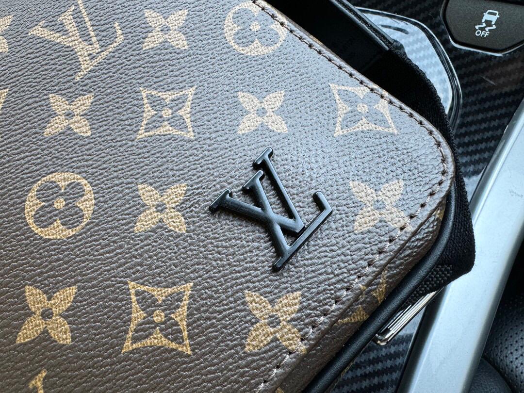 LV District Bag in Monogramme Eclipse Canvas-Grey