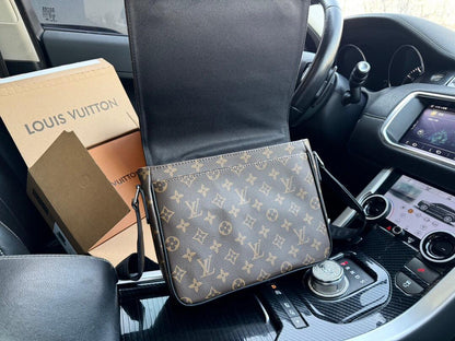 LV District Bag in Monogramme Eclipse Canvas-Grey