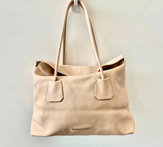 BURBERRY PEBBLED LEATHER BAYNARD TOTE