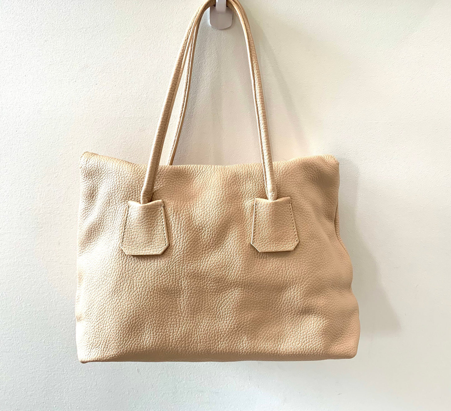 BURBERRY PEBBLED LEATHER BAYNARD TOTE