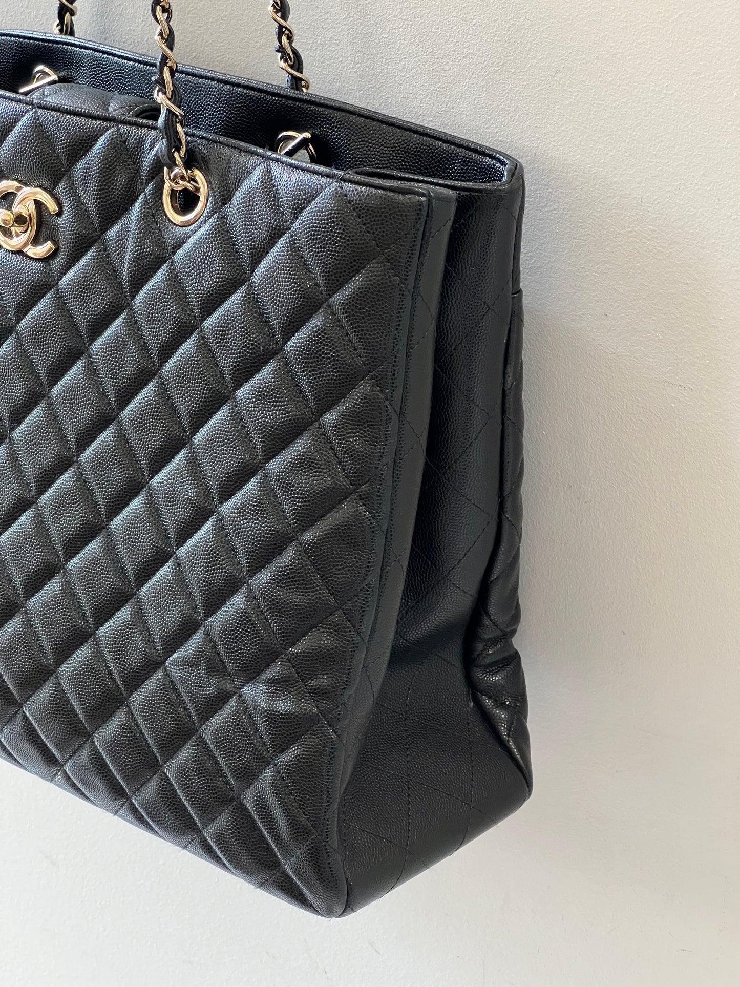 CHANEL CAVIAR QUILTED GRAND SHOPPING TOTE BAG