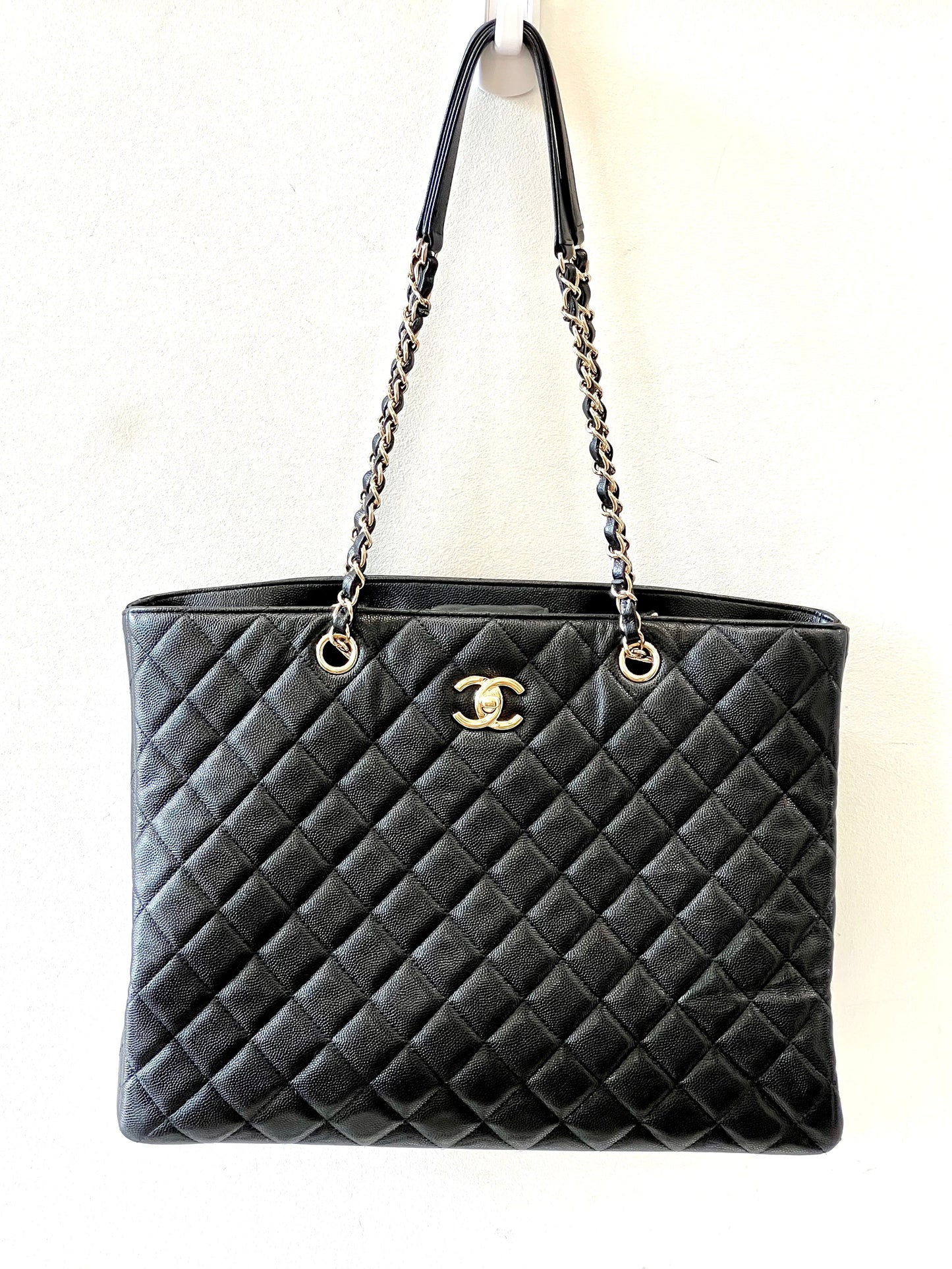 CHANEL CAVIAR QUILTED GRAND SHOPPING TOTE BAG