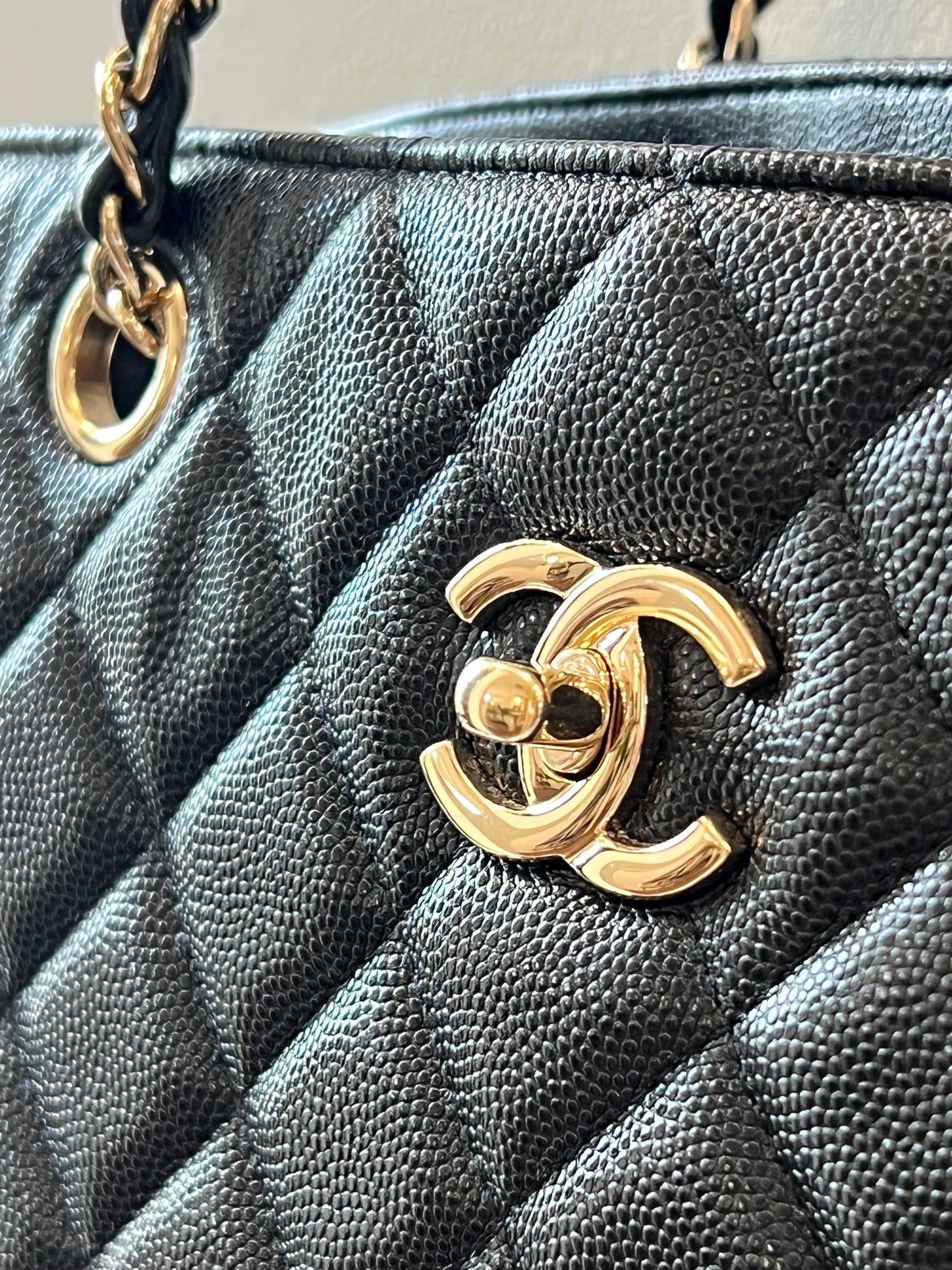 CHANEL CAVIAR QUILTED GRAND SHOPPING TOTE BAG