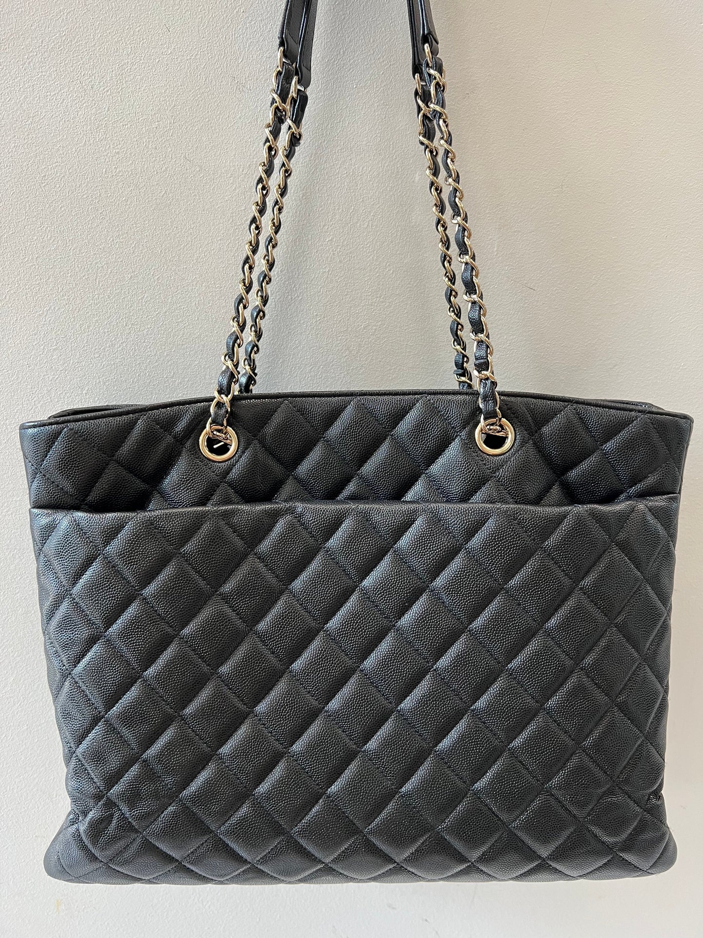 CHANEL CAVIAR QUILTED GRAND SHOPPING TOTE BAG