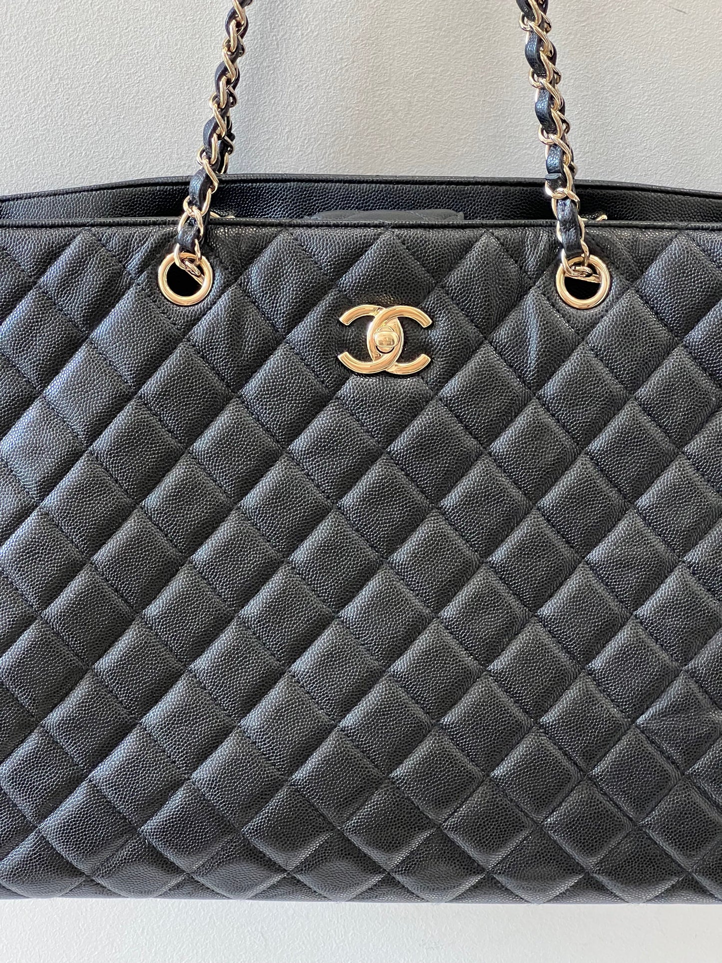 CHANEL CAVIAR QUILTED GRAND SHOPPING TOTE BAG