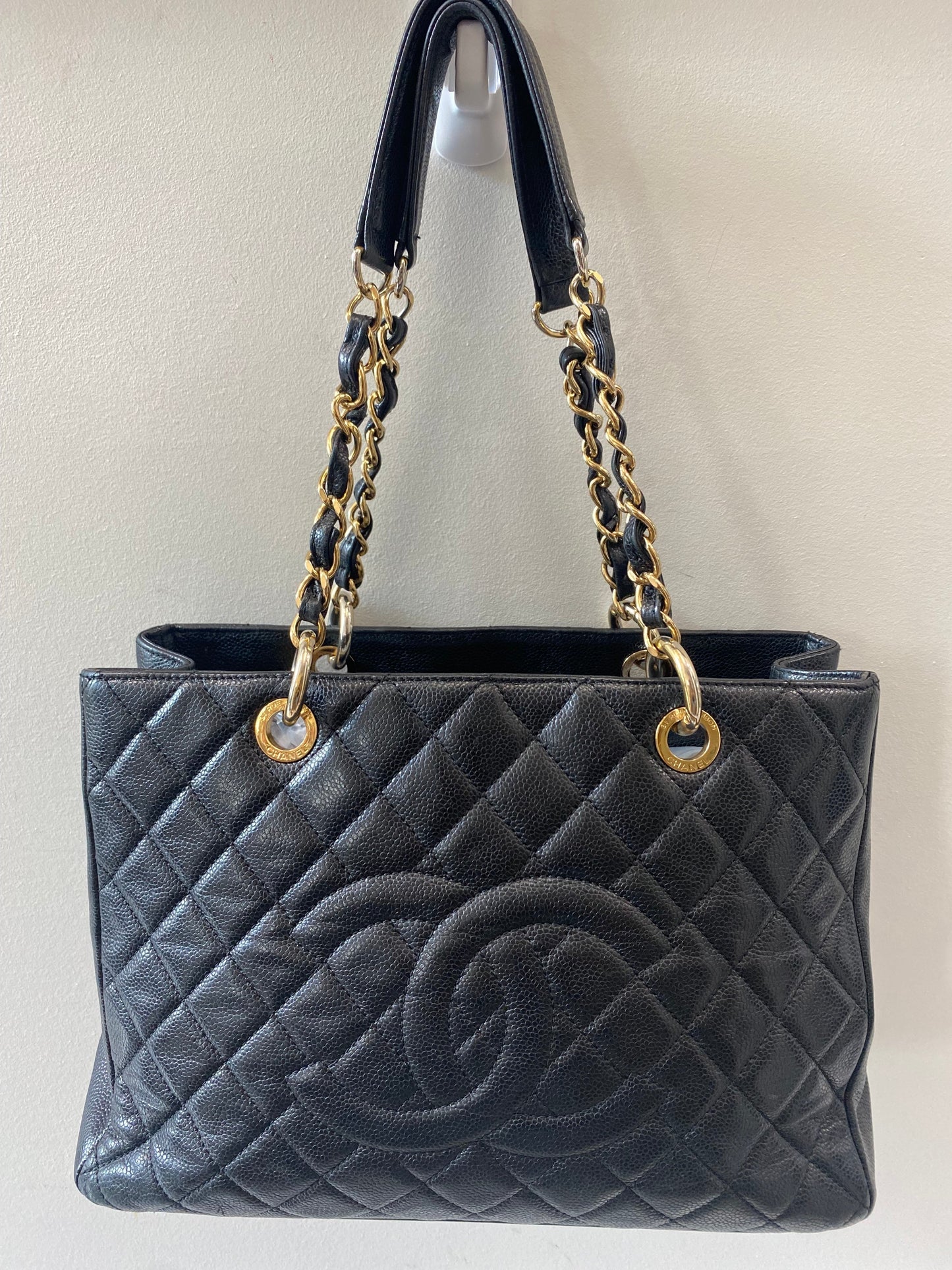 CHANEL CAVIAR QUILTED GRAND SHOPPING TOTE BAG