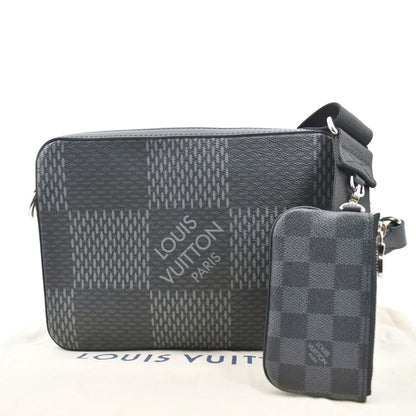 LOUIS VUITTON Trio Damier Graphite Messenger Bag Gray