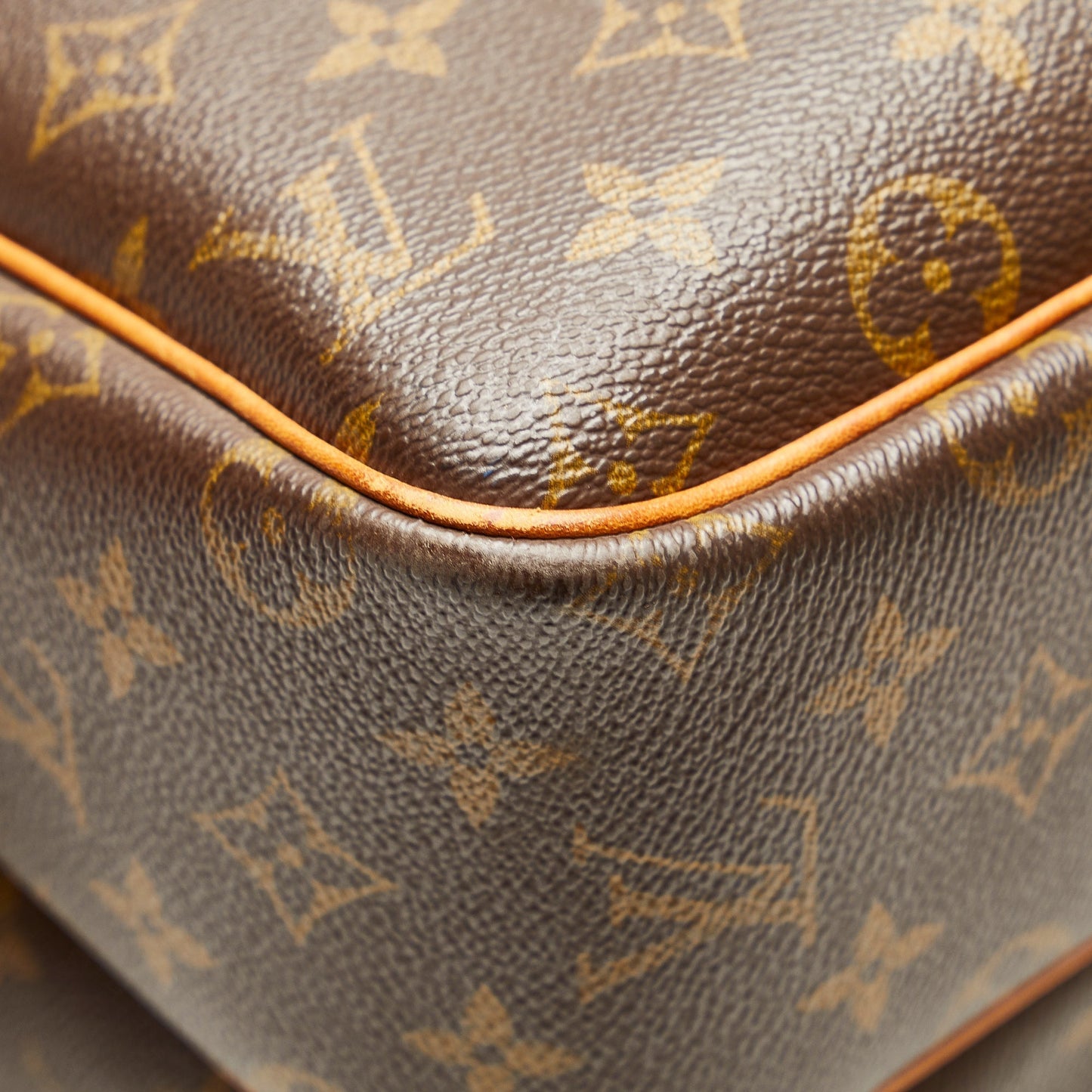 LOUIS VUITTON Monogram Reporter GM Crossbody Bag