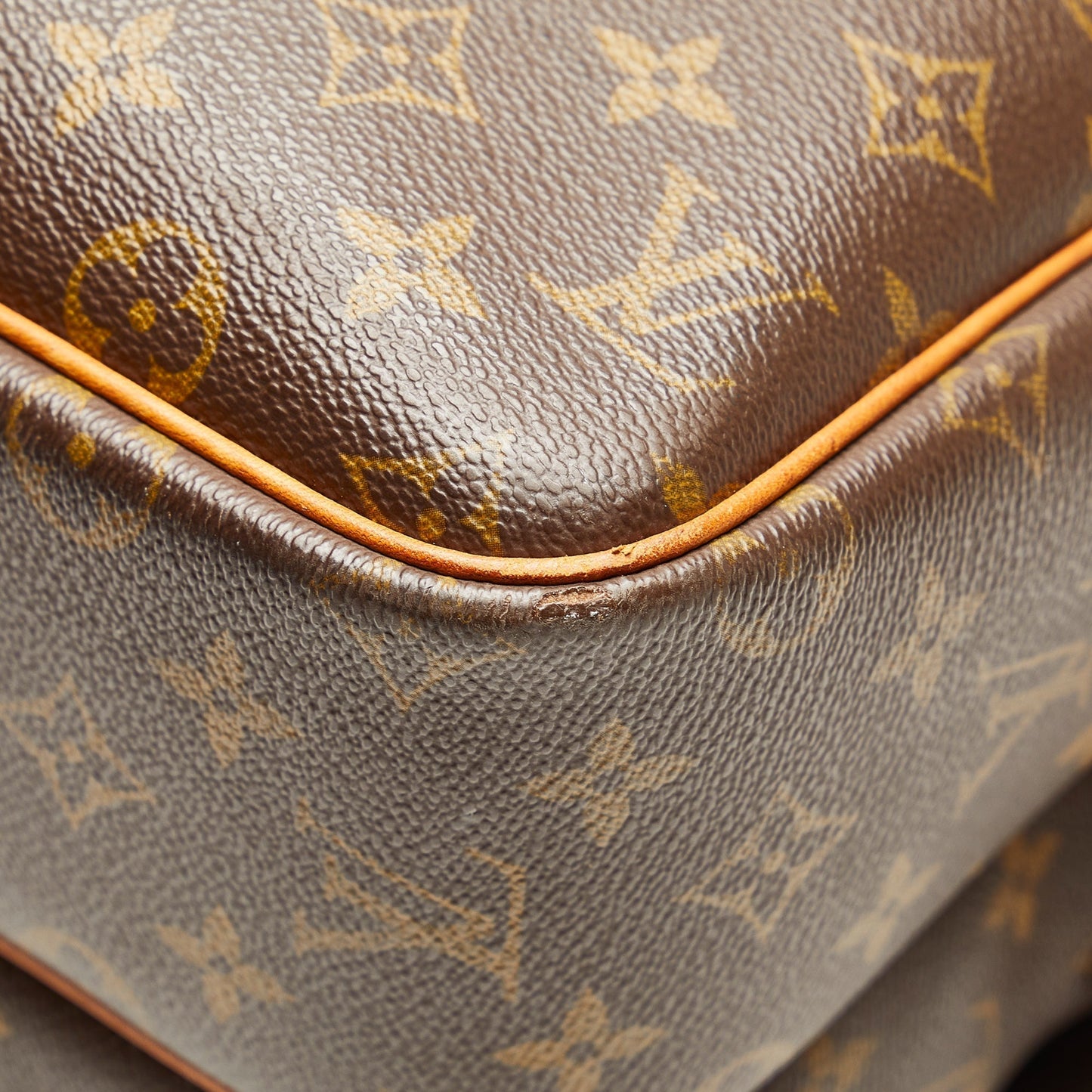 LOUIS VUITTON Monogram Reporter GM Crossbody Bag