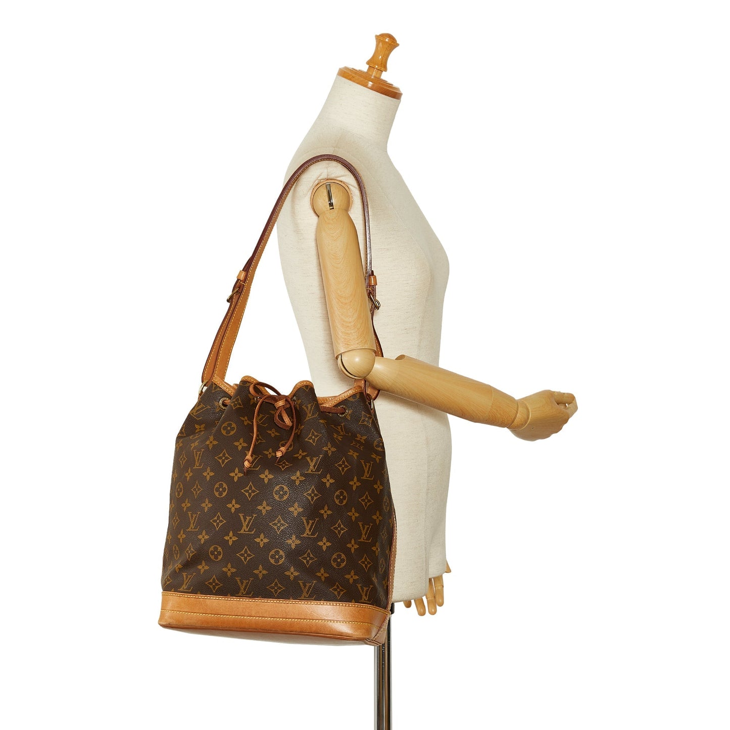 LOUIS VUITTON Monogram Noe GM Bucket Bag