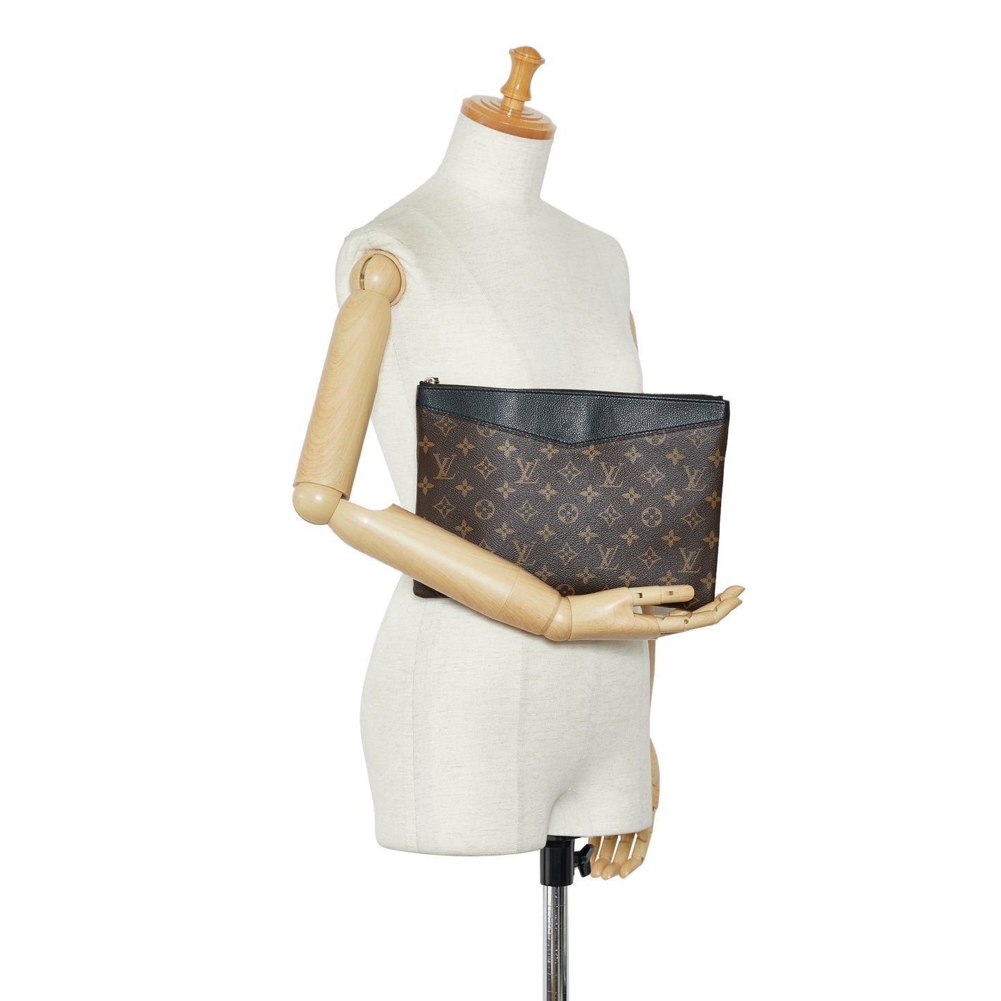 LOUIS VUITTON Monogram Daily Pouch Clutch Bag