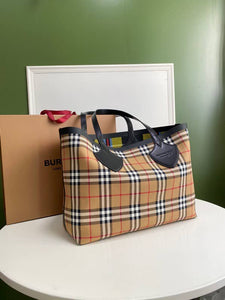 Burberry Giant Reversible Tote in Vintage Check- Black