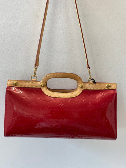 LOUIS VUITTON VERNIS ROXBURY DRIVE BAG POMME D'AMOUR