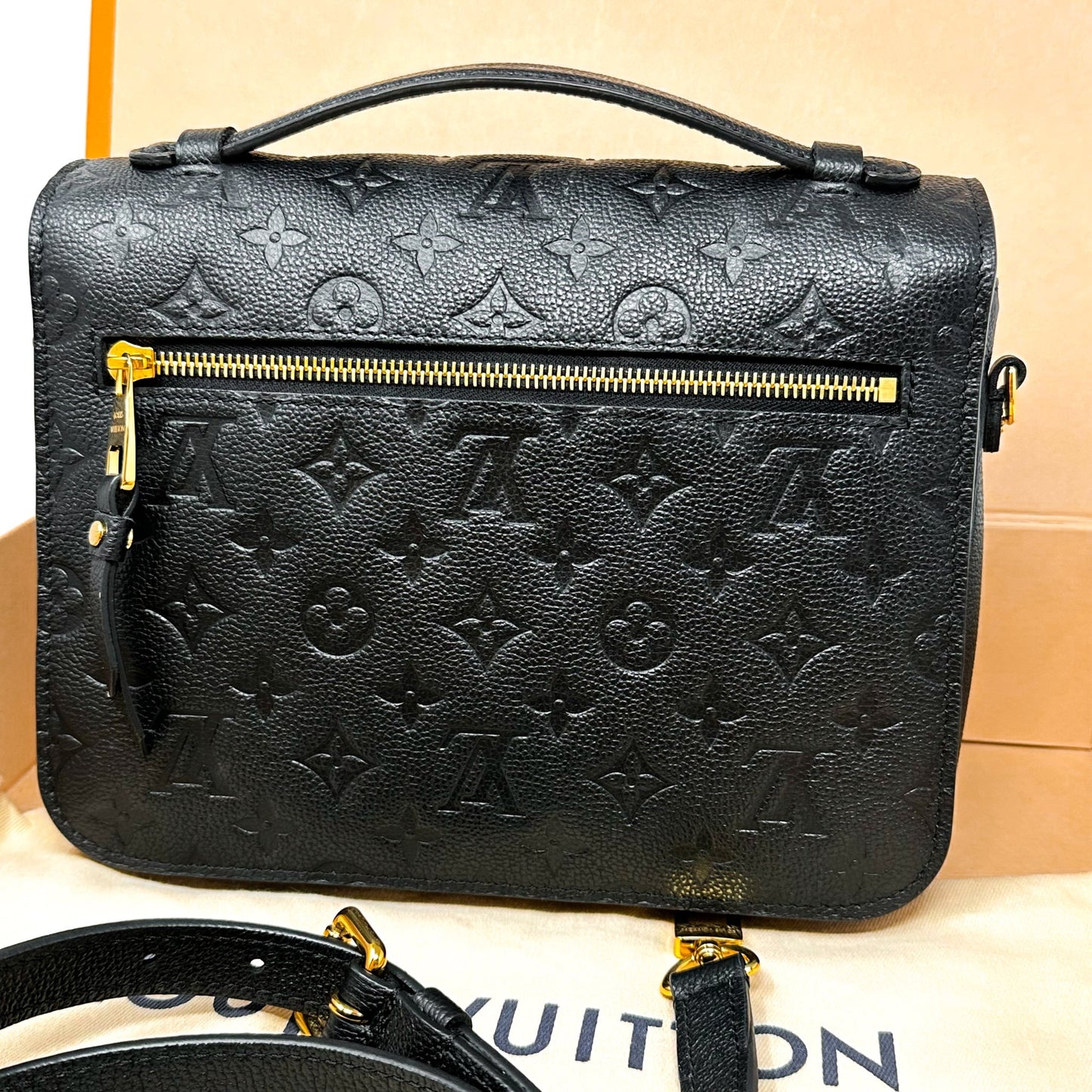 LOUIS VUITTON Empreinte Pochette Metis Black