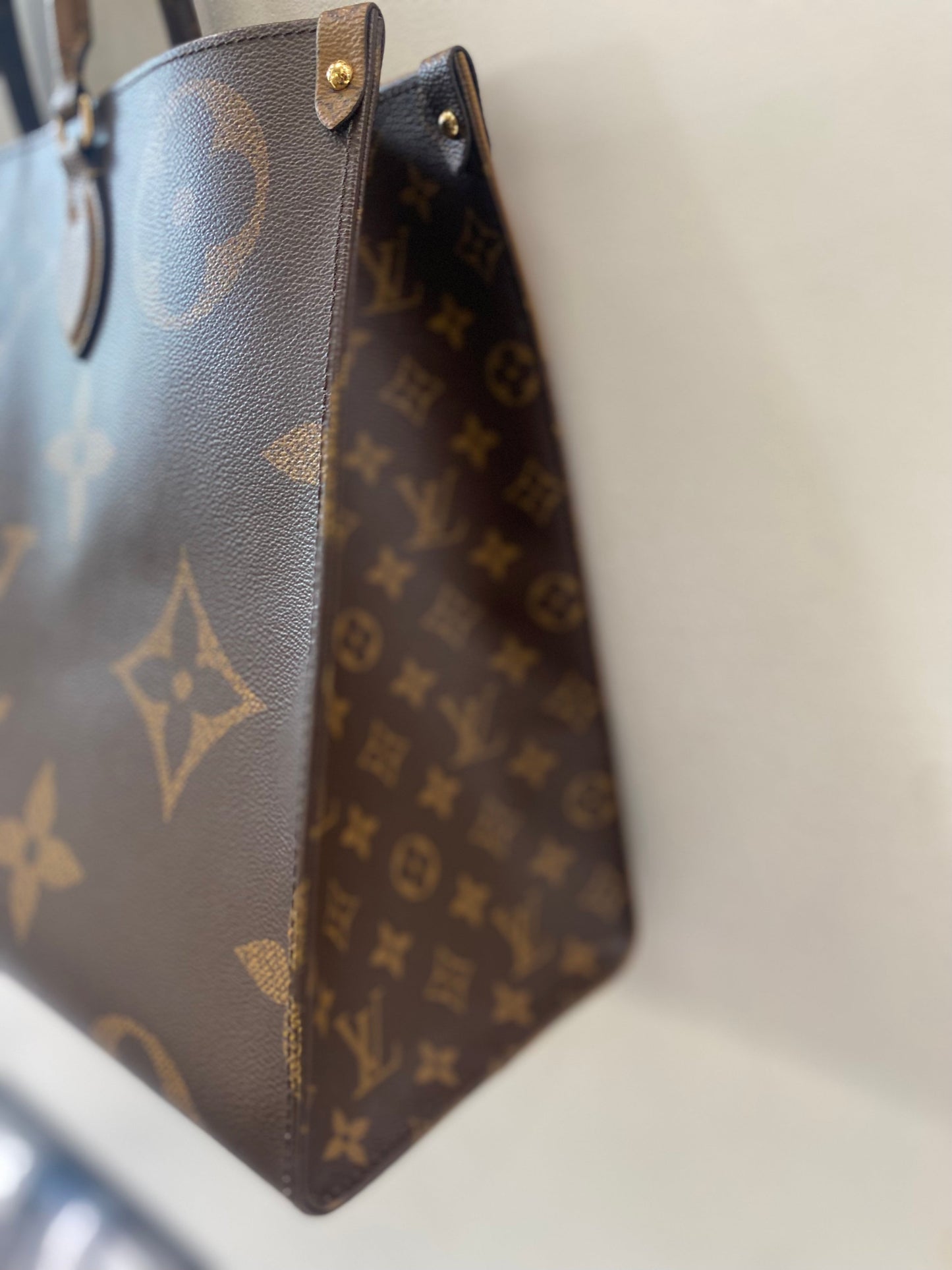 LOUIS VUITTON GIANT REVERSE MONOGRAM ON THE GO TOTE GM