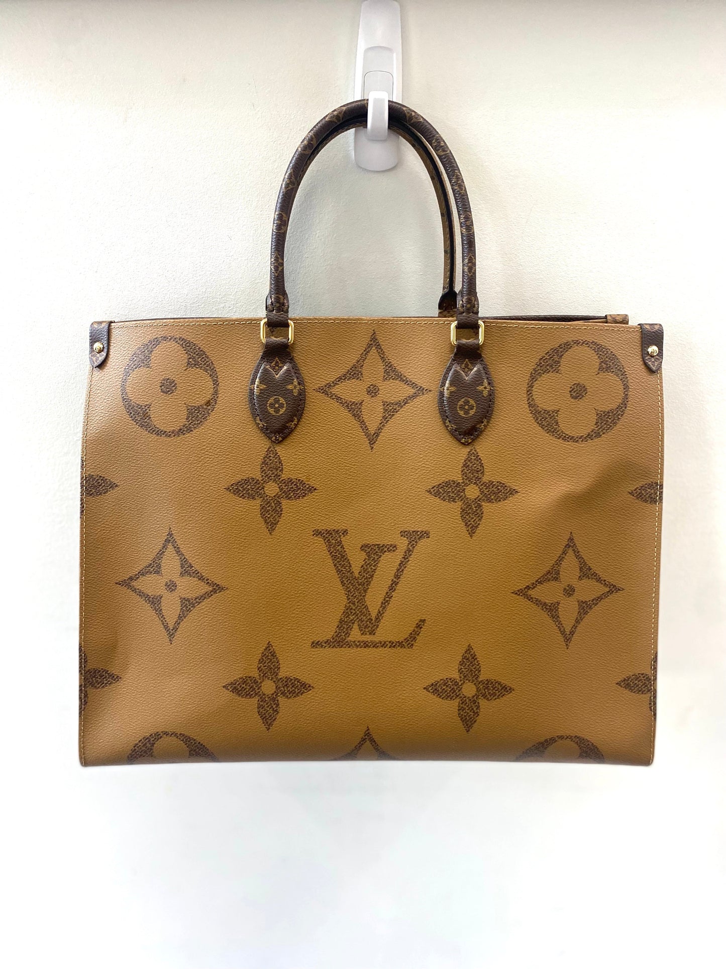 LOUIS VUITTON GIANT REVERSE MONOGRAM ON THE GO TOTE GM