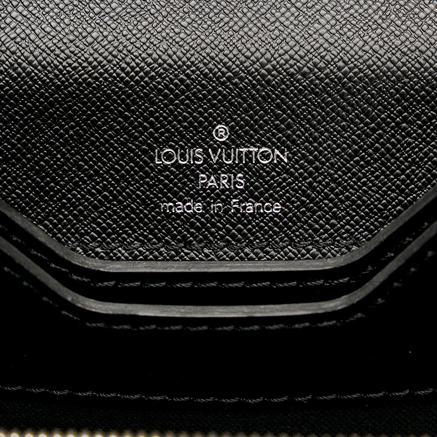 Louis Vuitton Taiga Robusto 1 Briefcase (SHG-QkwrYL)