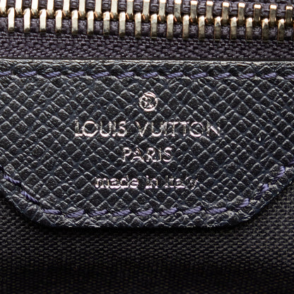 Louis Vuitton Taiga Vassili PM (SHG-1iziaj)