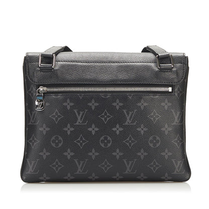 Louis Vuitton Taigarama Outdoor Flap Messenger (SHG-36893)