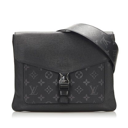 Louis Vuitton Taigarama Outdoor Flap Messenger (SHG-36893)