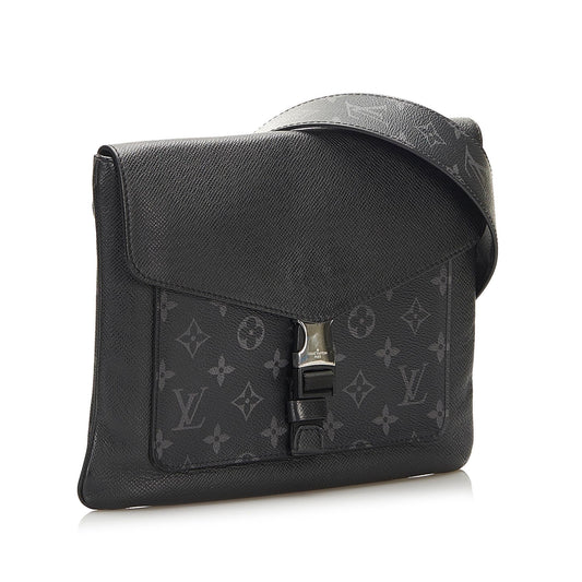 Louis Vuitton Taigarama Outdoor Flap Messenger (SHG-36893)