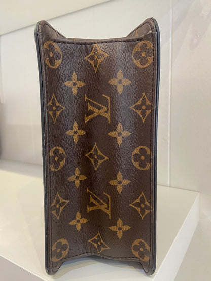 Louis Vuitton Wynwood Monogram Vernis Bag