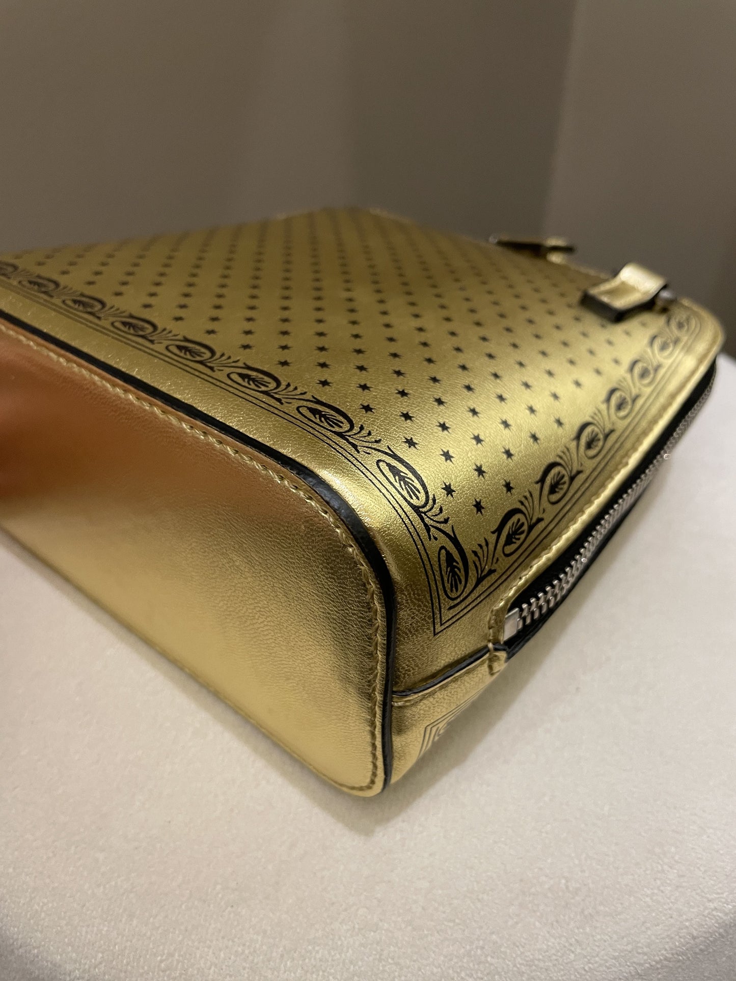 Gucci Guccy Sling Bag Gold