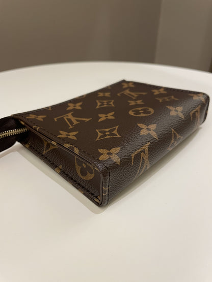 Louis Vuitton Toiletry Pouch On Chain Classic Monogram