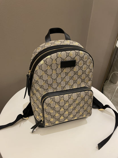 Gucci Bee GG Supreme Backpack Black / Gold