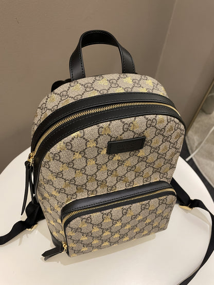 Gucci Bee GG Supreme Backpack Black / Gold