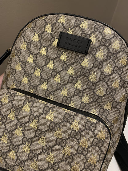 Gucci Bee GG Supreme Backpack Black / Gold