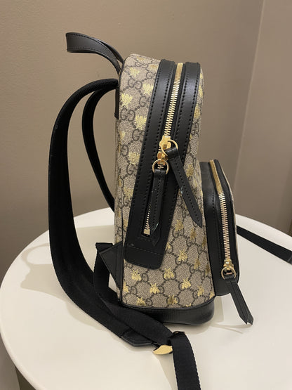 Gucci Bee GG Supreme Backpack Black / Gold