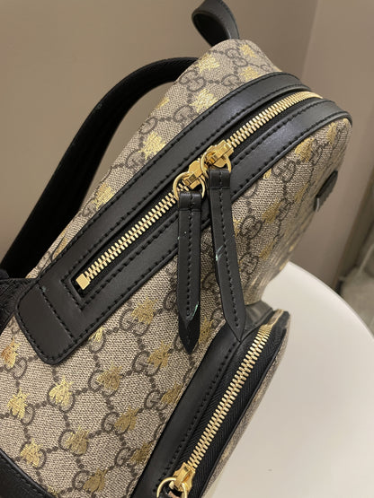 Gucci Bee GG Supreme Backpack Black / Gold