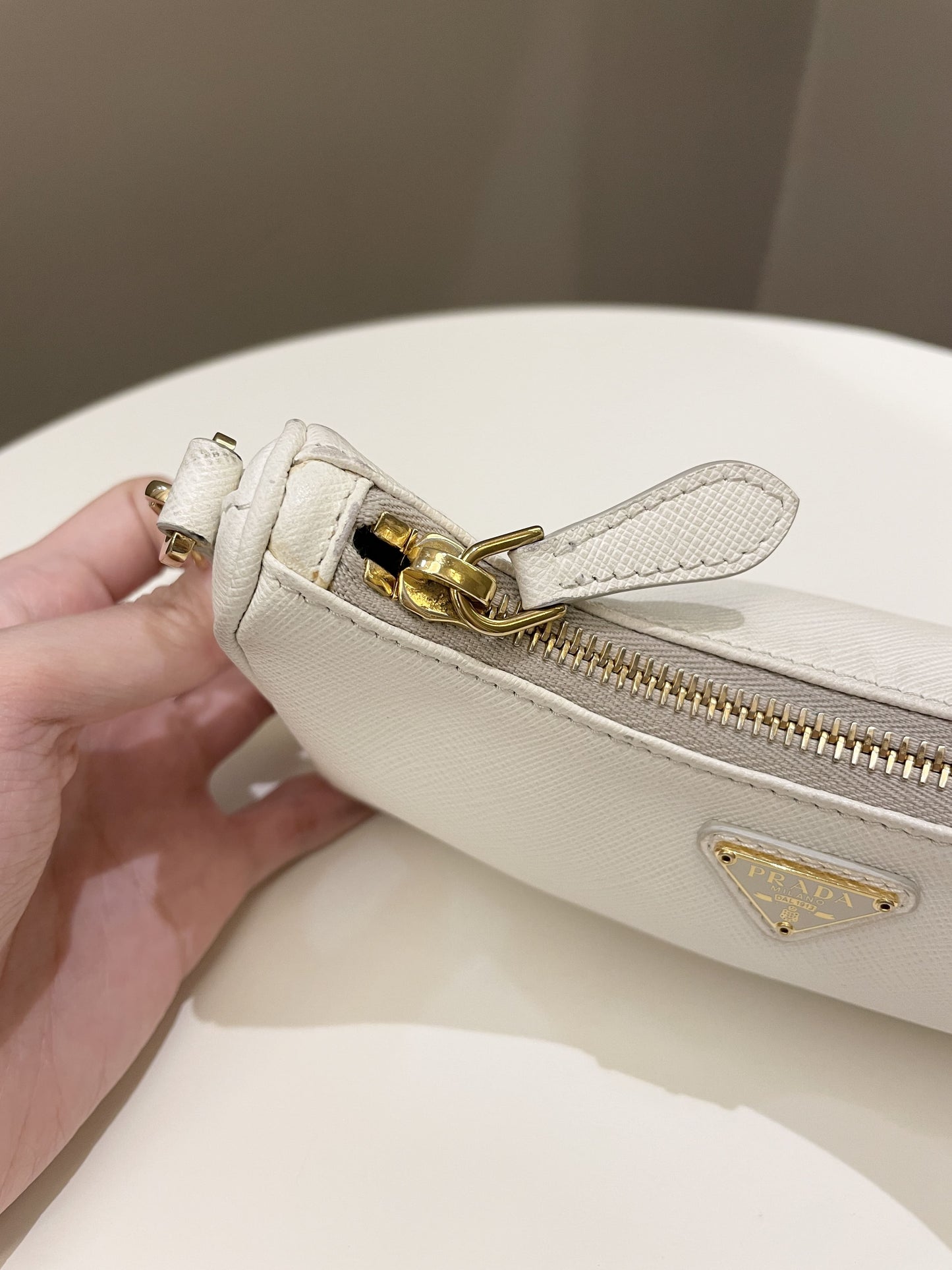 Prada Re-Edition 2005 Shoulder Bag Saffiano Leather White