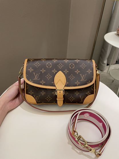 Louis Vuitton Diane PM Monogram / Fuchsia