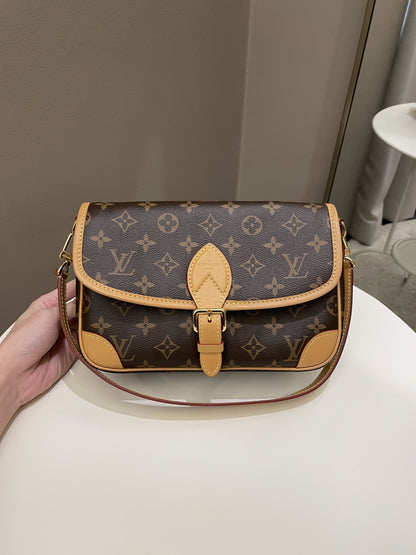 Louis Vuitton Diane PM Monogram / Fuchsia