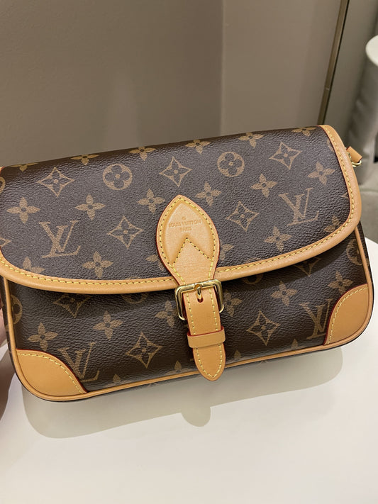 Louis Vuitton Diane PM Monogram / Fuchsia