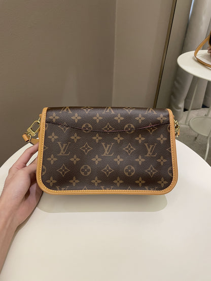 Louis Vuitton Diane PM Monogram / Fuchsia