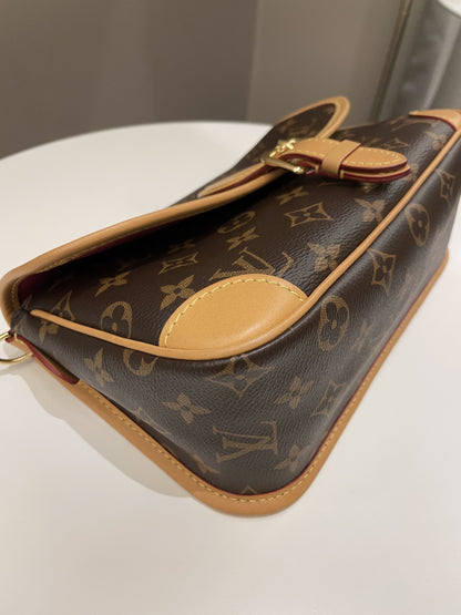 Louis Vuitton Diane PM Monogram / Fuchsia