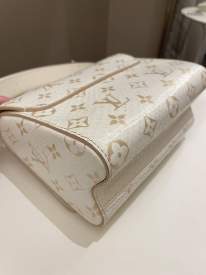 Louis Vuitton Twist Bag Creme / Beige Python