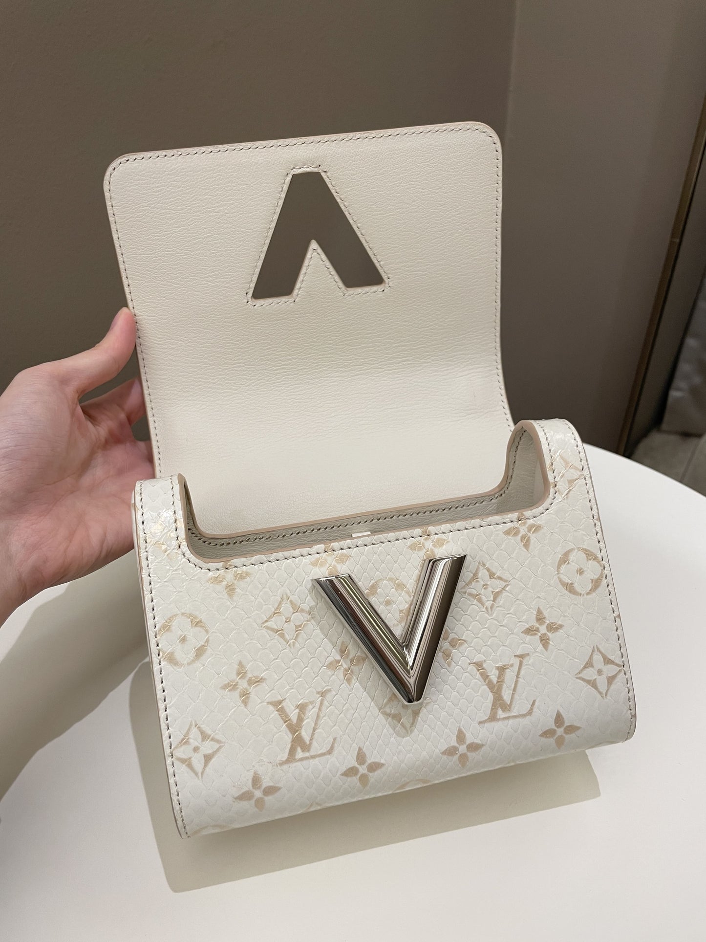 Louis Vuitton Twist Bag Creme / Beige Python